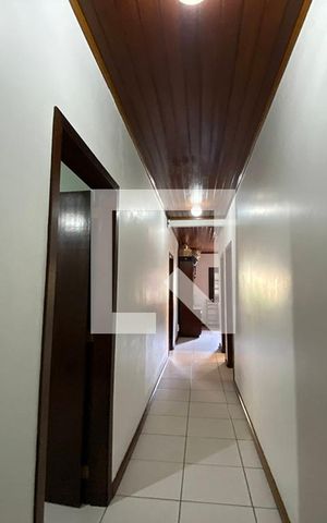 Casa à venda com 210m², 3 quartos e 2 vagasCorredor