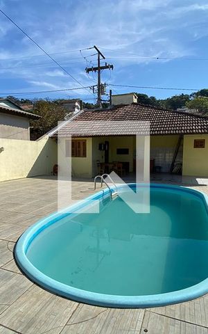 Casa à venda com 210m², 3 quartos e 2 vagasÁrea Externa
