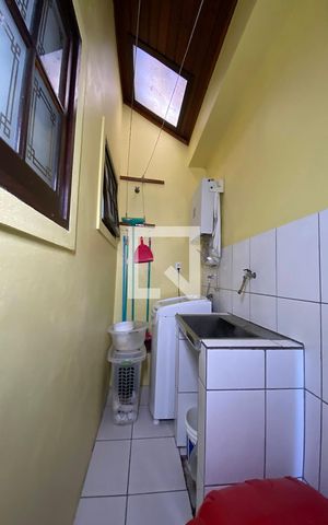 Casa à venda com 210m², 3 quartos e 2 vagasÁrea de Serviço