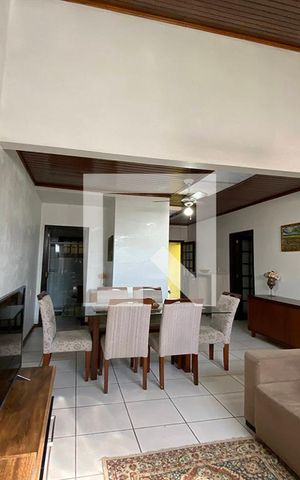 Casa à venda com 210m², 3 quartos e 2 vagasSala