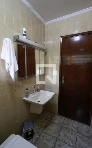 Casa à venda com 140m², 1 quarto e 3 vagasBanheiro