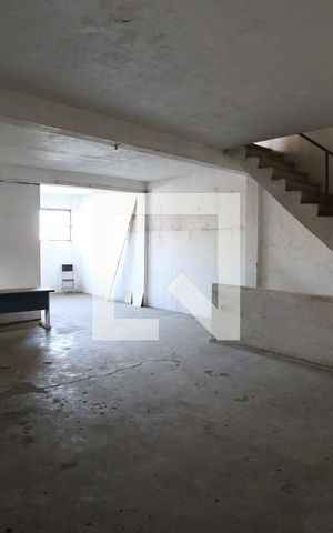 Casa à venda com 140m², 1 quarto e 3 vagasPrédio - 2º Andar/Com Divisórias