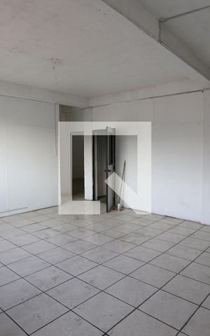 Casa à venda com 140m², 1 quarto e 3 vagasPrédio - 2º Andar/Com Divisórias