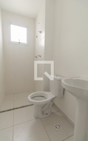 Apartamento à venda com 46m², 2 quartos e 1 vaga Apartamento à venda com 46m², 2 quartos e 1 vagaBanheiro