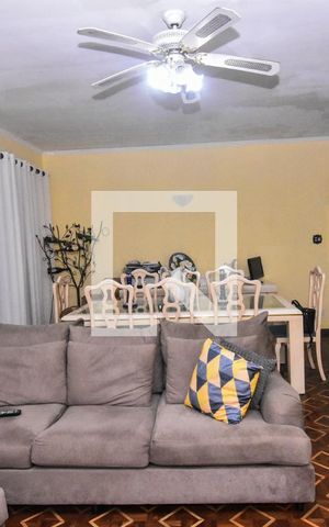 Casa à venda com 164m², 3 quartos e 3 vagas Casa à venda com 164m², 3 quartos e 3 vagasSala de Estar