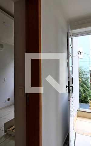 Casa de condomínio para alugar com 89m², 3 quartos e 1 vagaCorredor Piso 1