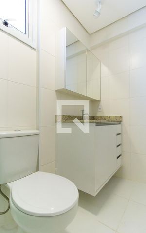 Apartamento à venda com 66m², 2 quartos e 1 vaga Apartamento à venda com 66m², 2 quartos e 1 vagaBanheiro Social