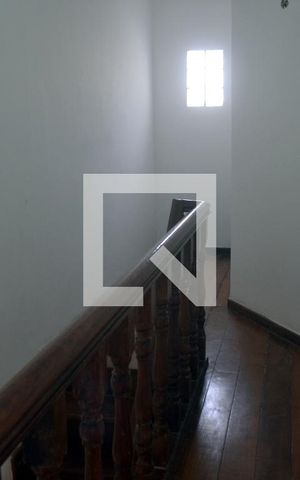 Casa para alugar com 1m², 3 quartos e 4 vagasEscada da suíte
