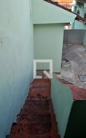 Casa para alugar com 1m², 3 quartos e 4 vagasEscada