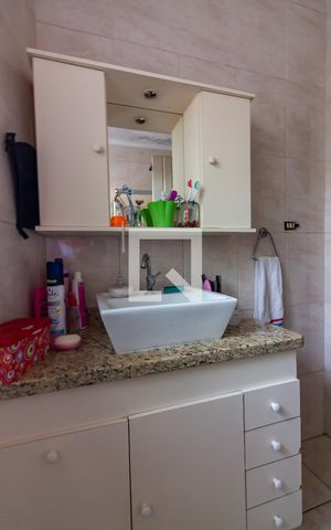 Casa à venda com 217m², 3 quartos e 3 vagas Casa à venda com 217m², 3 quartos e 3 vagasBanheiro