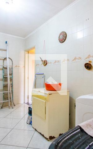 Casa à venda com 225m², 3 quartos e 4 vagas Casa à venda com 225m², 3 quartos e 4 vagasÁrea de serviço