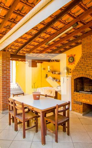 Casa à venda com 225m², 3 quartos e 4 vagas Casa à venda com 225m², 3 quartos e 4 vagasEspaço gourmet