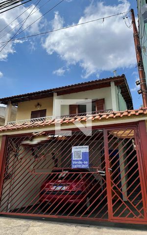 Casa à venda com 125m², 2 quartos e 2 vagas Casa à venda com 125m², 2 quartos e 2 vagasFachada