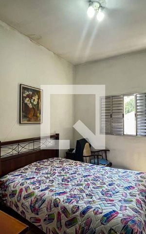 Casa à venda com 200m², 3 quartos e sem vaga Casa à venda com 200m², 3 quartos e sem vagaQuarto