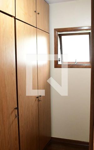 Casa de condomínio para alugar com 800m², 4 quartos e 3 vagasCloset da suíte 2