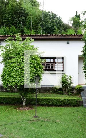Casa de condomínio para alugar com 800m², 4 quartos e 3 vagasEdícula
