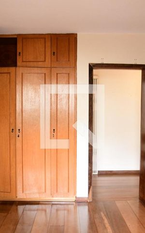 Casa de condomínio para alugar com 800m², 4 quartos e 3 vagasQuarto 2