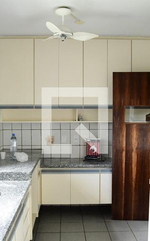 Casa de condomínio para alugar com 800m², 4 quartos e 3 vagasCozinha