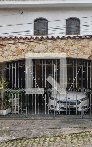 Casa à venda com 165m², 4 quartos e 2 vagasCasa