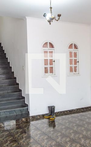 Casa à venda com 350m², 3 quartos e 6 vagas Casa à venda com 350m², 3 quartos e 6 vagasSala