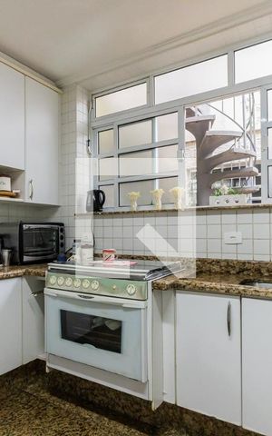 Casa à venda com 240m², 5 quartos e 5 vagasCozinha