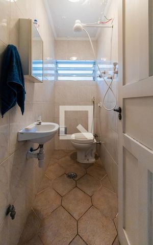 Casa à venda com 240m², 5 quartos e 5 vagasBanheiro 2