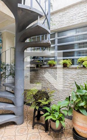 Casa à venda com 240m², 5 quartos e 5 vagasÁrea de Serviço - Quintal