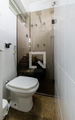 Casa à venda com 240m², 5 quartos e 5 vagasBanheiro da Suíte 2