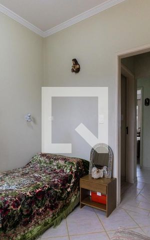 Casa à venda com 240m², 5 quartos e 5 vagasSuíte 2