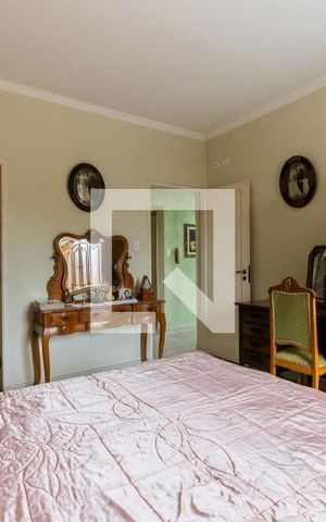 Casa à venda com 240m², 5 quartos e 5 vagasSuíte 1