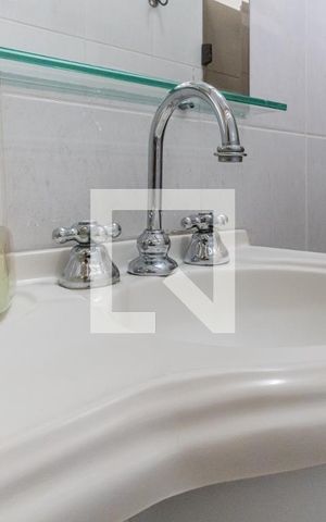 Casa à venda com 240m², 5 quartos e 5 vagasBanheiro da Suíte 2