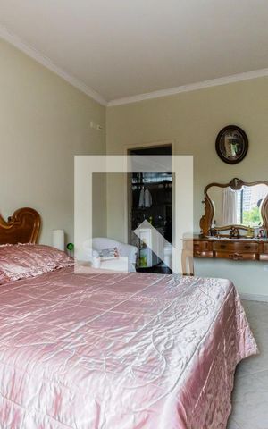Casa à venda com 240m², 5 quartos e 5 vagasSuíte 1