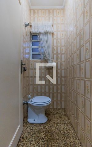 Casa à venda com 240m², 5 quartos e 5 vagasLavabo