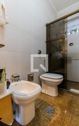 Casa à venda com 240m², 5 quartos e 5 vagasBanheiro da Suíte 1