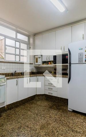Casa à venda com 240m², 5 quartos e 5 vagasCozinha