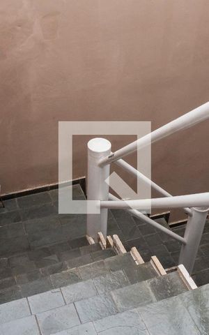 Casa à venda com 270m², 3 quartos e 3 vagasÁrea de Serviço - escada 