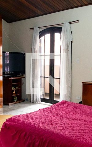 Casa à venda com 270m², 3 quartos e 3 vagasSuíte