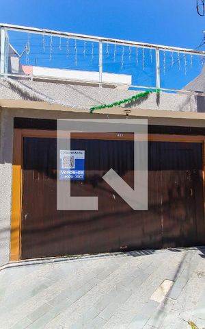 Casa para alugar com 259m², 3 quartos e 2 vagas Casa para alugar com 259m², 3 quartos e 2 vagasFachada
