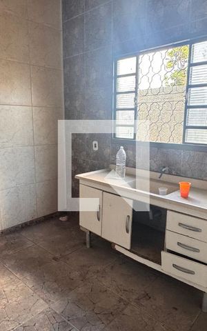 Casa à venda com 468m², 4 quartos e 8 vagas Casa à venda com 468m², 4 quartos e 8 vagasCozinha Casa 1