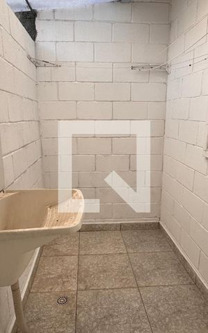 Casa à venda com 468m², 4 quartos e 8 vagas Casa à venda com 468m², 4 quartos e 8 vagasÁrea de Serviço Casa 2