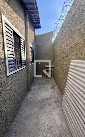 Casa à venda com 468m², 4 quartos e 8 vagas Casa à venda com 468m², 4 quartos e 8 vagasÁrea de Serviço Casa 1