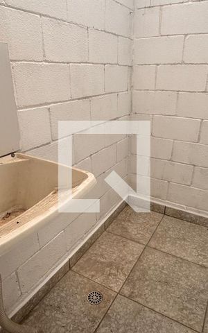 Casa à venda com 468m², 4 quartos e 8 vagas Casa à venda com 468m², 4 quartos e 8 vagasÁrea de Serviço Casa 2
