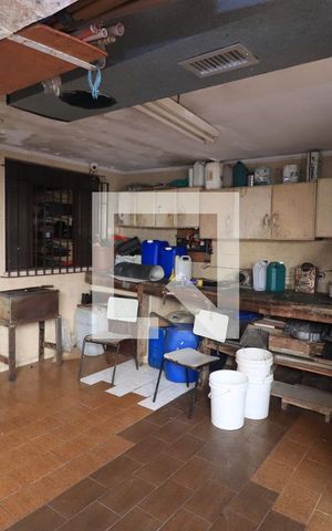Casa à venda com 240m², 3 quartos e 4 vagasÁrea de Serviço