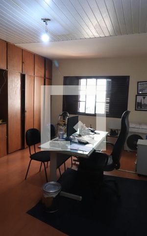 Casa à venda com 240m², 3 quartos e 4 vagasQuarto Suíte