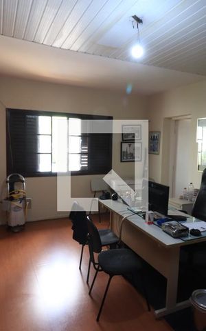 Casa à venda com 240m², 3 quartos e 4 vagasQuarto Suíte