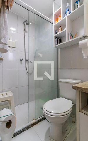 Apartamento à venda com 70m², 2 quartos e 2 vagas Apartamento à venda com 70m², 2 quartos e 2 vagasBanheiro da Suíte