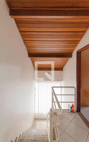 Casa de condomínio à venda com 146m², 3 quartos e 2 vagas Casa de condomínio à venda com 146m², 3 quartos e 2 vagasEscada