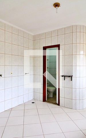 Casa à venda com 204m², 2 quartos e 4 vagasCozinha e Área de Serviço