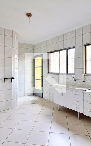 Casa à venda com 204m², 2 quartos e 4 vagasCozinha e Área de Serviço