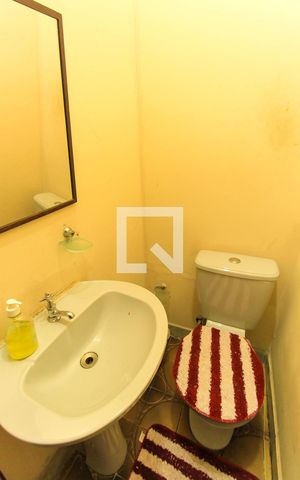 Casa à venda com 430m², 5 quartos e 5 vagas Casa à venda com 430m², 5 quartos e 5 vagasBanheiro 2